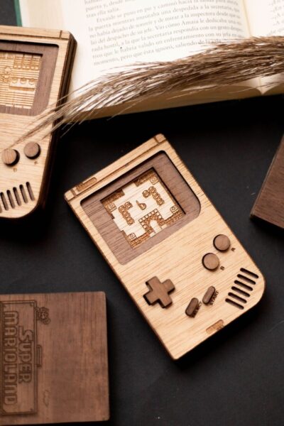 3473941630 Wood Game Boy "Zelda"