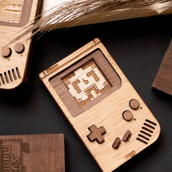 3473941630 Wood Game Boy "Zelda"