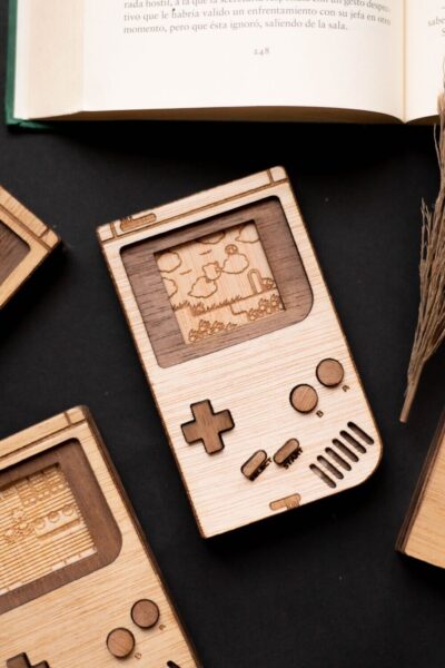 3473943847 (1) Wood Game Boy "Kirby"