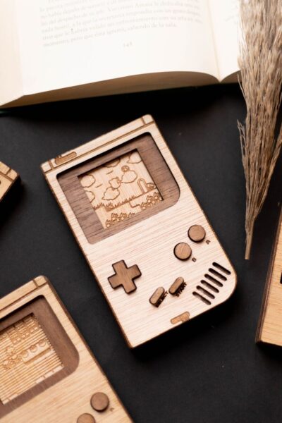 3473952962 Wood Game Boy "Kirby"