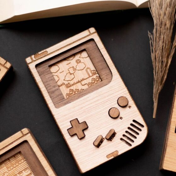 3473952962 Wood Game Boy "Kirby"