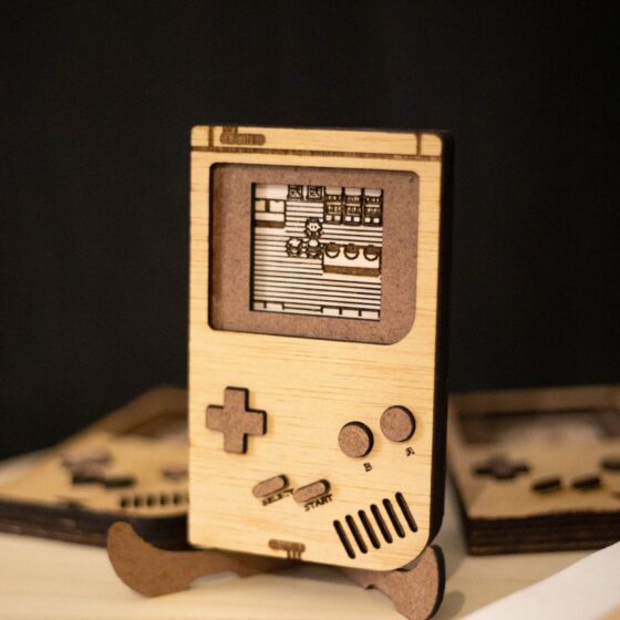 Wood Game Boy "Pokemon"