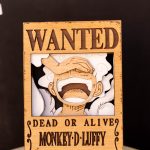 Foto del mini cartel de "Se busca" del anime Monkey D. Luffy de Mokuren, tienda otaku Málaga.