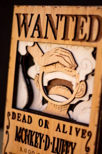 Foto del mini cartel de "Se busca" del anime Monkey D. Luffy de Mokuren, tienda otaku Málaga.