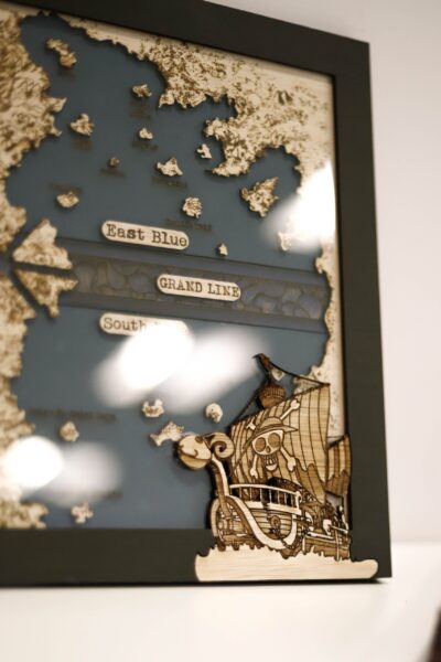 Foto del mapa mundo "One Piece" hecho a mano por Mokuren. One Piece merchandising España
