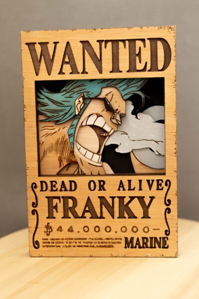 Foto del cartel "Se busca" del anime Franky hecho a mano con madera de pino por Mokuren.
